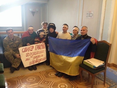 Егор Соболев сообщил, что на голодающих активистов из Кривого Рога оказывают давление