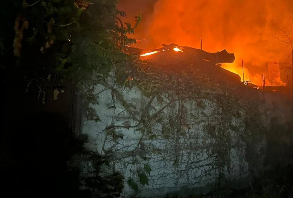 Через ворожі атаки у Нікополі двоє постраждалих