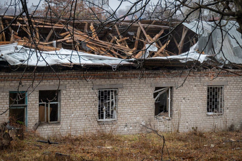 Ракетний удар по Дніпру: троє постраждалих (фото)