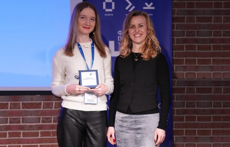 Випускниця одного з Дніпровських ліцеїв отримала стипендію Президента України