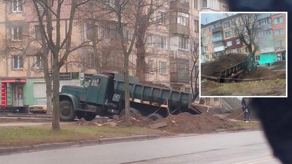 Вирили собі яму: у Кривому Розі провалилася вантажівка «Теплоцентралі»