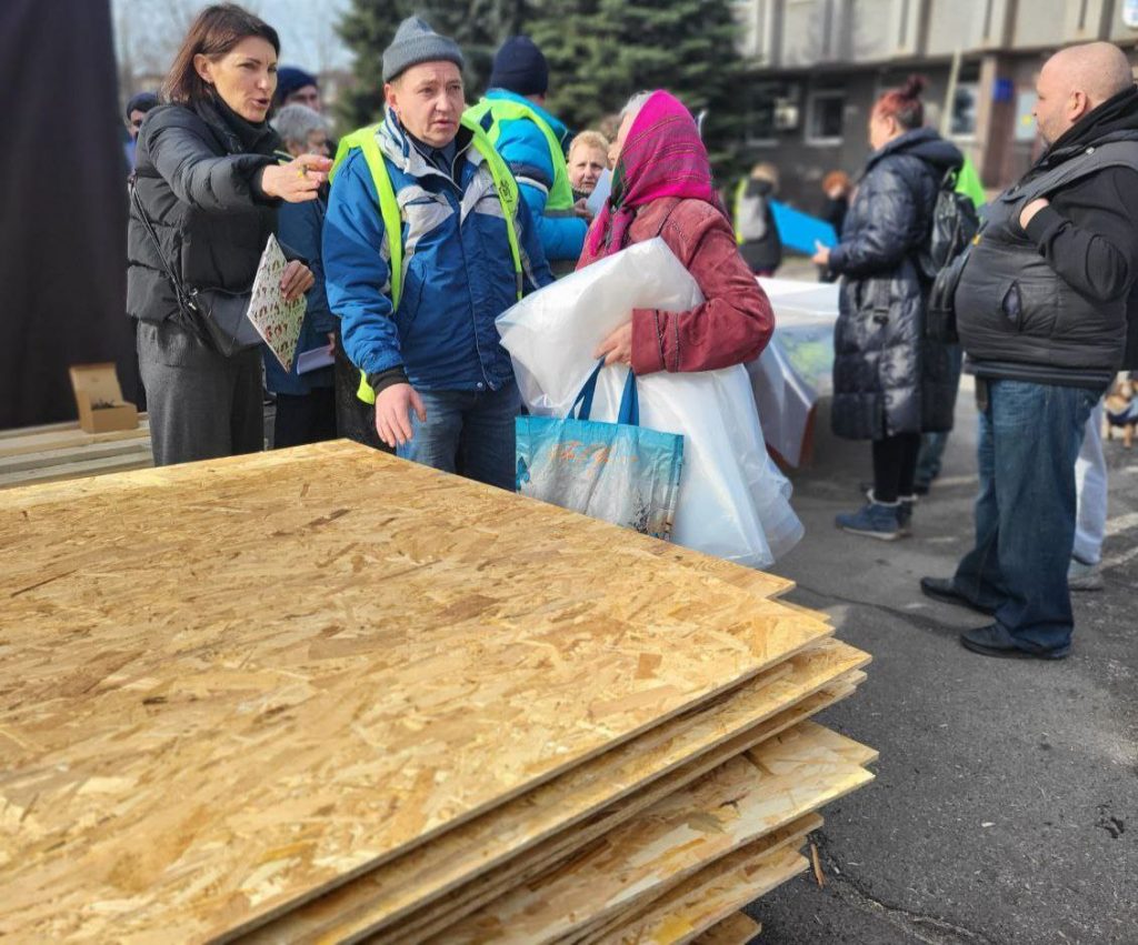 У Кривому Розі продовжують ліквідовувати наслідки чергового російського злочину (фото)