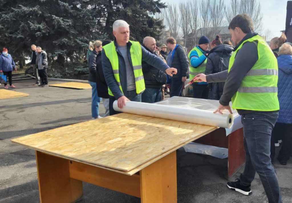 У Кривому Розі продовжують ліквідовувати наслідки чергового російського злочину (фото)