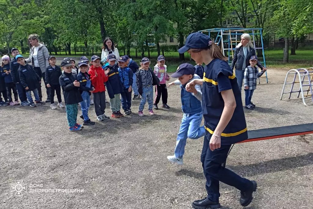 Малечі про важливе: у Кривому Розі «Мобільний клас» заїхав у дитсадок (фото)