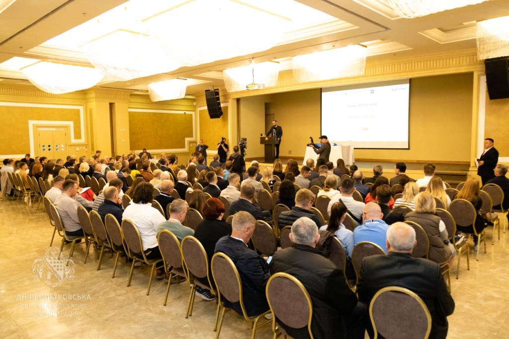 Дніпропетровська торгово-промислова палата та Конфедерація промисловості Чехії під час бізнес-форуму підписали меморандум (фото)