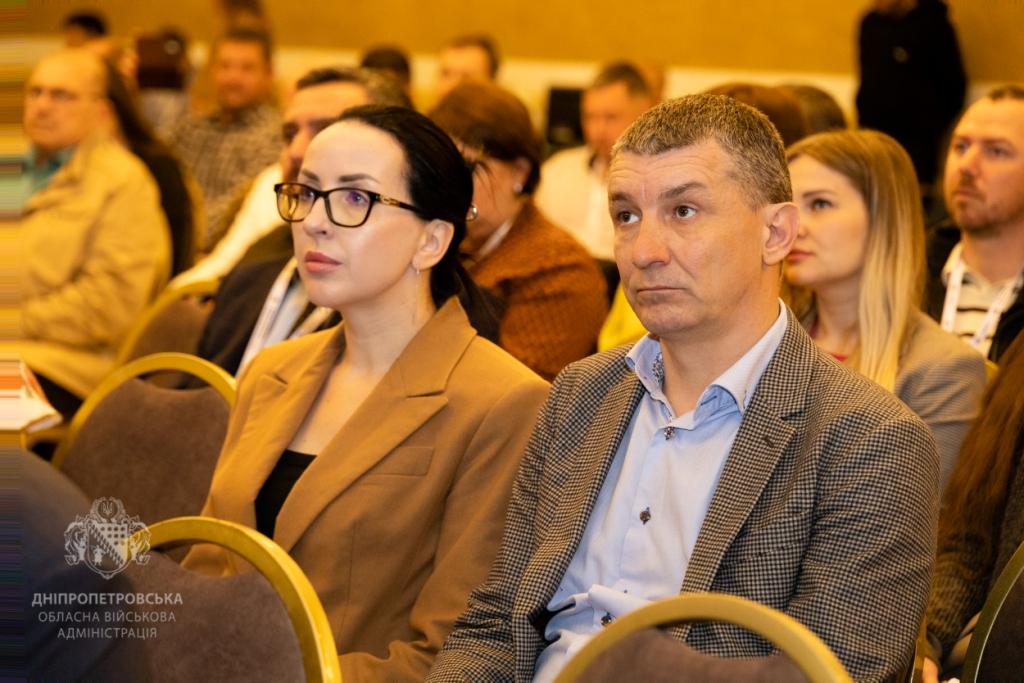Дніпропетровська торгово-промислова палата та Конфедерація промисловості Чехії під час бізнес-форуму підписали меморандум (фото)