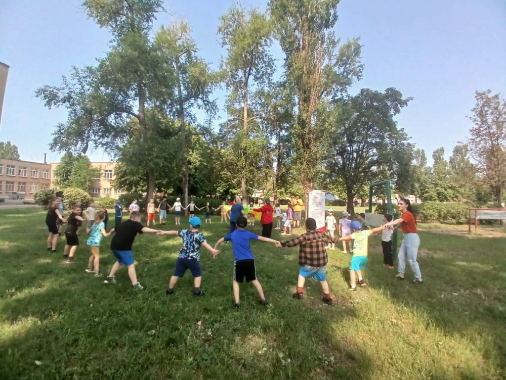У Кривому Розі вже активно працюють дитячі майданчики дозвілля (фото)