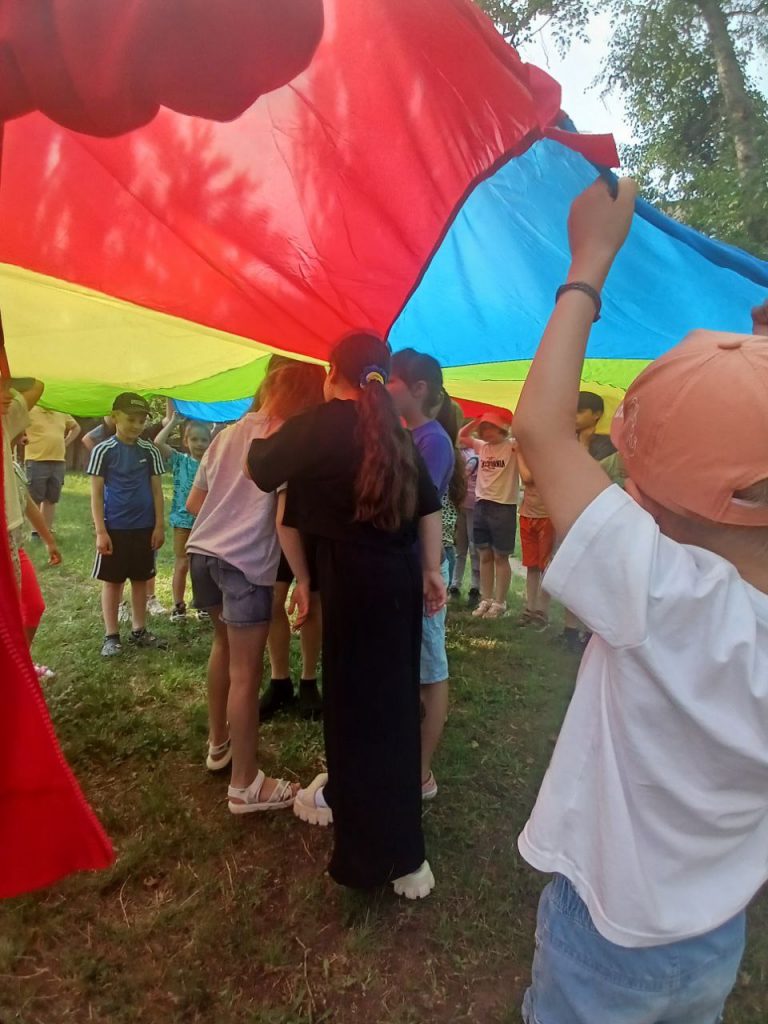 У Кривому Розі вже активно працюють дитячі майданчики дозвілля (фото)