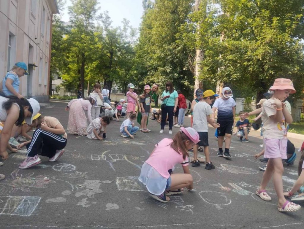 У Кривому Розі вже активно працюють дитячі майданчики дозвілля (фото)