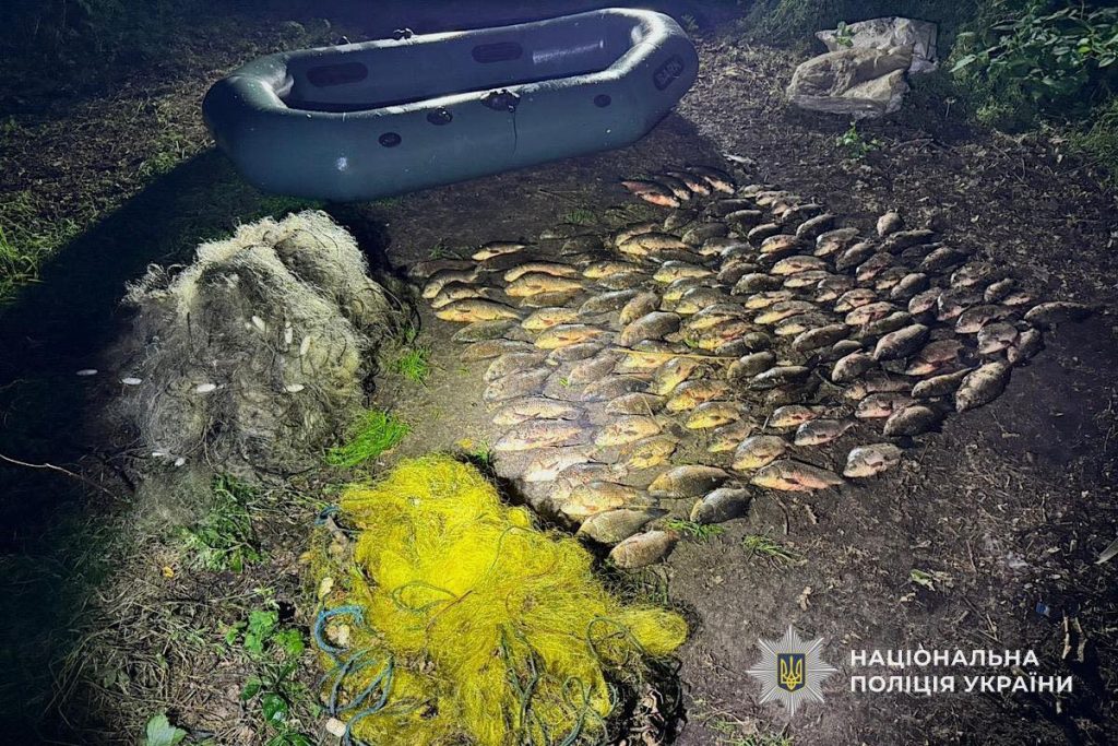 У Кривму Розі поліцейські водної поліції викрили браконьєрів із незаконним уловом майже на 200 тисяч гривень (фото)