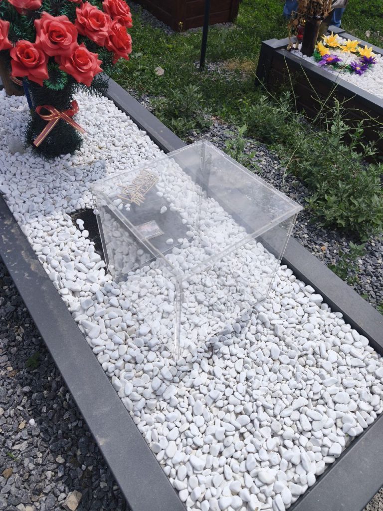 У Кривому Розі сектор Почесних поховань Героїв без охорони: знову крадіжка