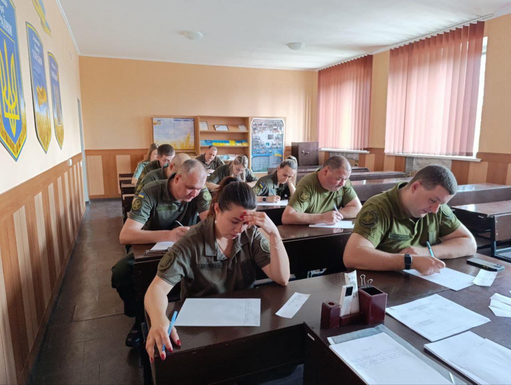 У Кривому Розі працівники тюрми здавали нормативи (фото)