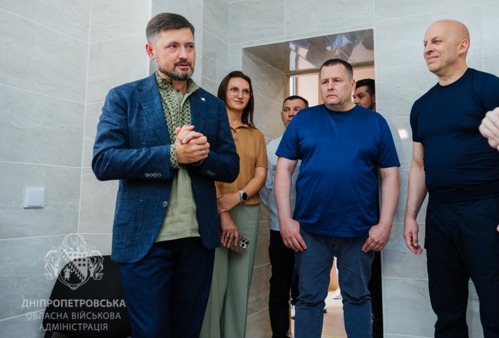 Понад 30 родин маріупольців отримали ключі від смарт-квартир у Дніпрі (фото)