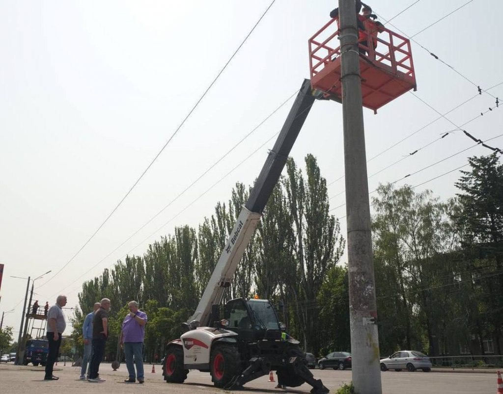 У Кривому Розі буде відновлено близько 14 км контактних мереж (фото)