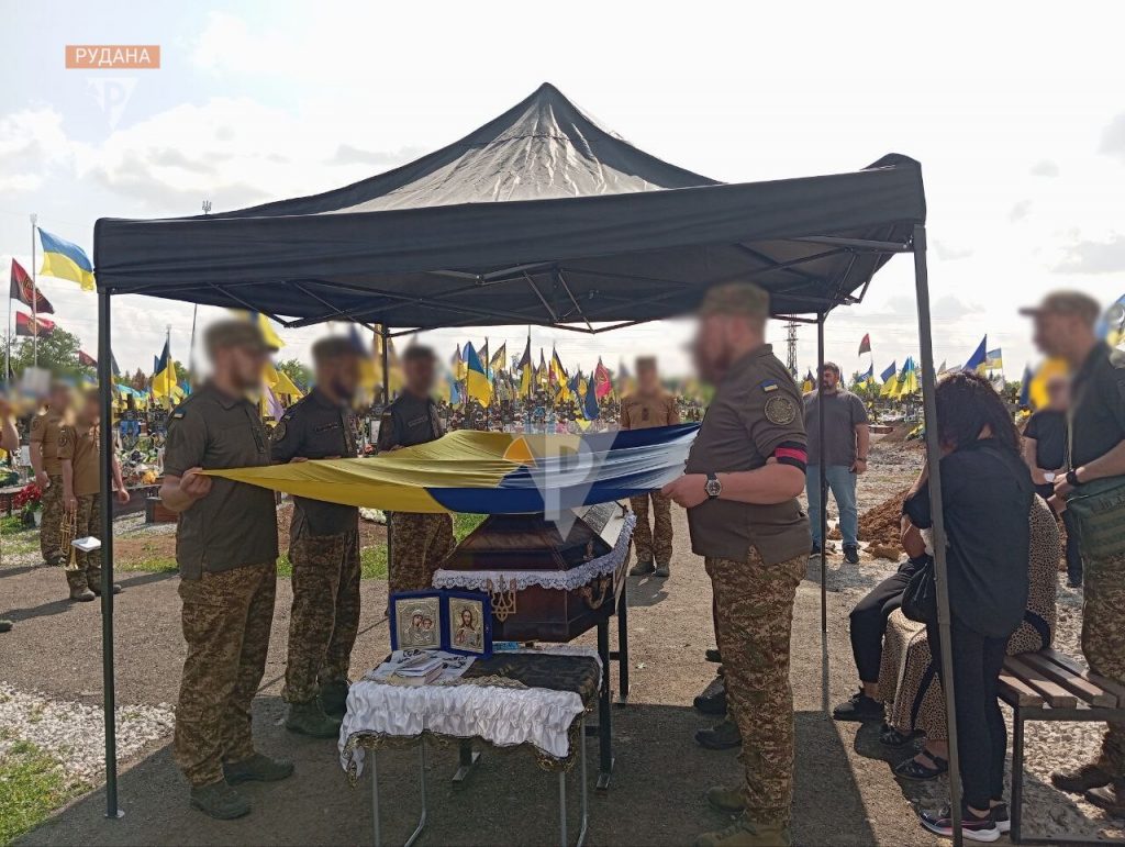 Чуйний, світлий, справедливий. Кривий Ріг провів у вічність полеглого воїна Дмитра Філіппова