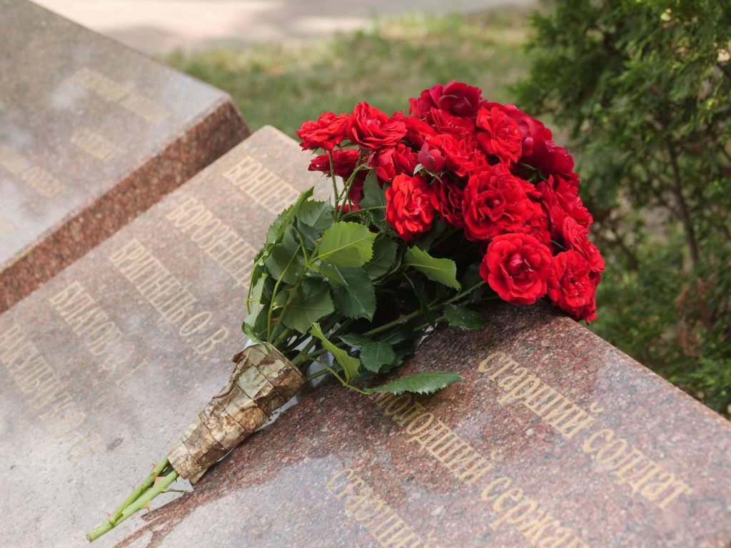 Їхній подвиг – у пам’яті міста. 14 червня Кривий Ріг вшановує Героїв, які першими стали на захист України у 2014 році (фото)