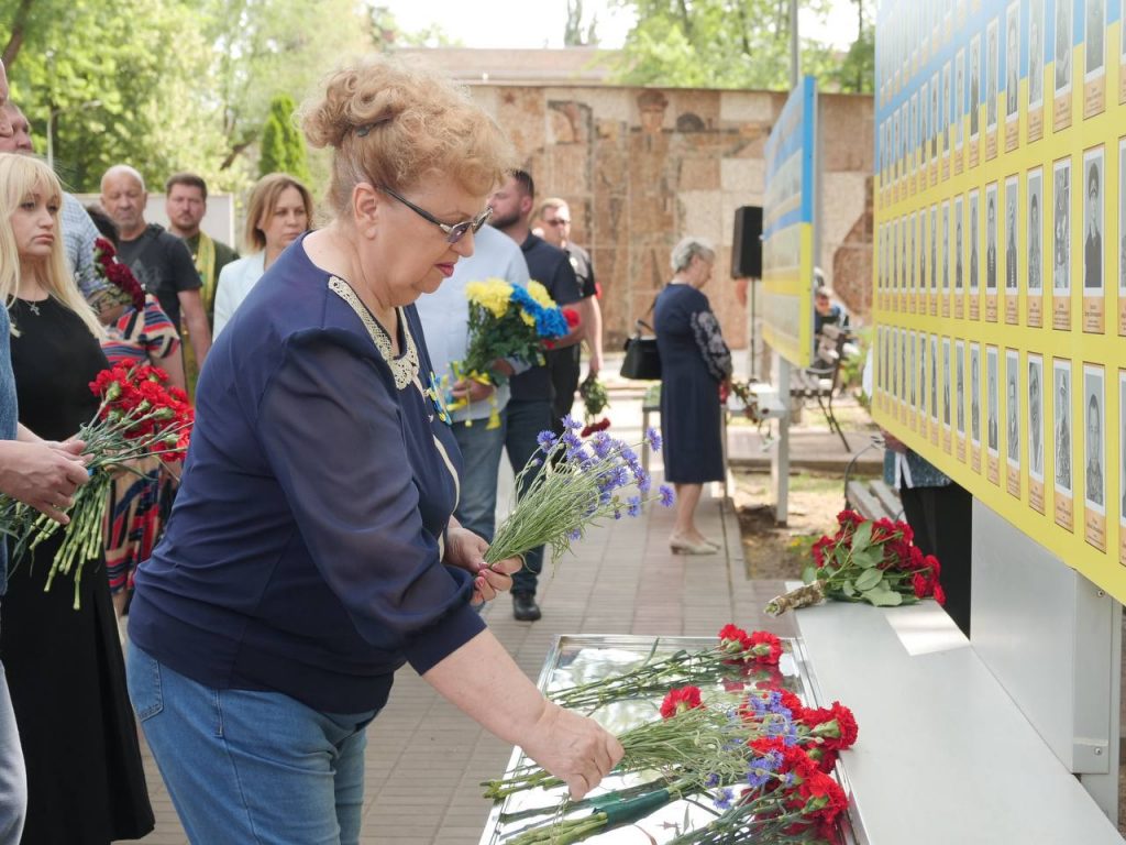 Їхній подвиг – у пам’яті міста. 14 червня Кривий Ріг вшановує Героїв, які першими стали на захист України у 2014 році (фото)
