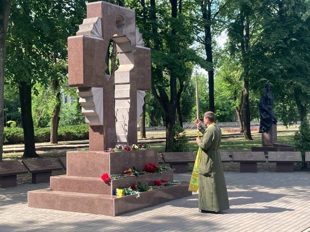 Їхній подвиг – у пам’яті міста. 14 червня Кривий Ріг вшановує Героїв, які першими стали на захист України у 2014 році (фото)