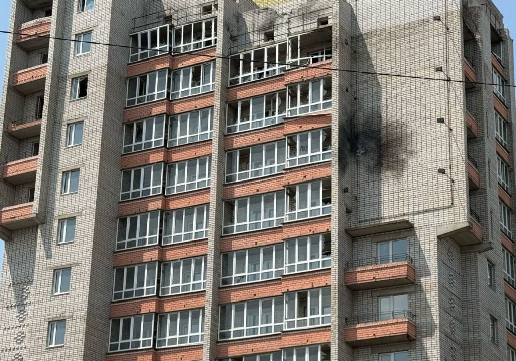 Потягом дня російська армія майже два десятки разів гатила по Нікопольщині
