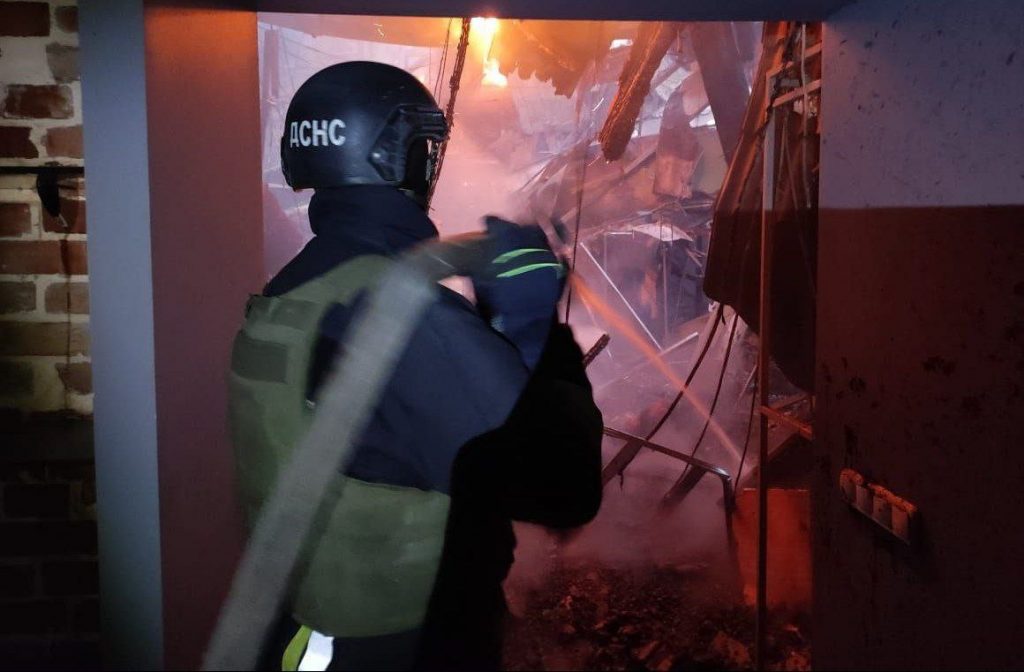 Від вечора ворог не припиняв атаки на Нікопольщину