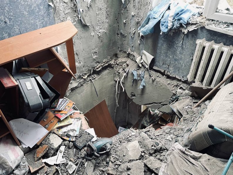 Такий вигляд має квартира на п’ятому поверсі у Кривому Розі післі атаки (відео)