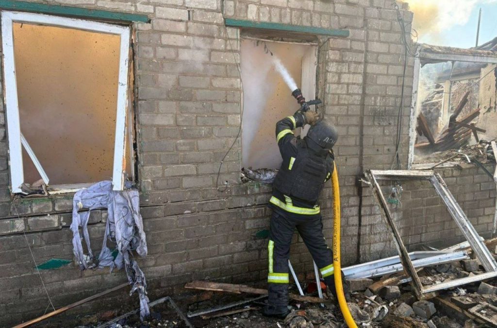 У Самарівському районі триває ліквідація наслідків ворожої атаки, яка сталася сьогодні вранці