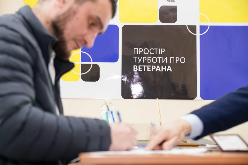 Відвідала лікарню, центри соцпослуг та поспілкувалася з воїнами: в області – міністр у справах ветеранів Наталія Калмикова (фото)