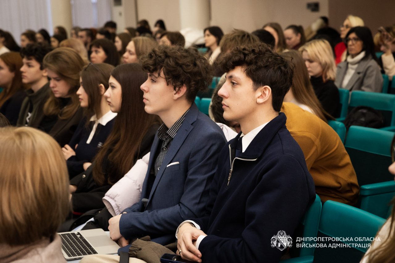 Молодь Дніпропетровщини може отримати до 500 тис грн на реалізацію власного проєкту