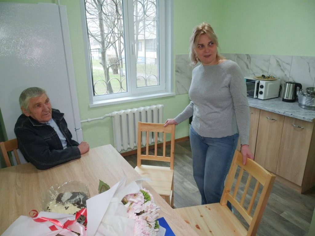 Нове життя після втрати дому: у Кривому Розі родина з Херсонщини отримала квартиру (фото)