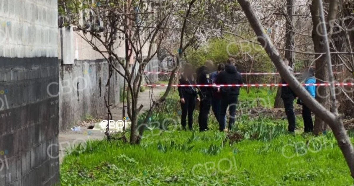 Вбив та скинув з вікна: у Кривому Розі 21-річний юнак скоїв жорстоке вбивство