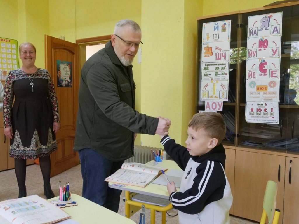 Клініка, приватна школа та суші-бар: у Кривому Розі бізнеси отримали сотні тисяч гривень грантів (фото)