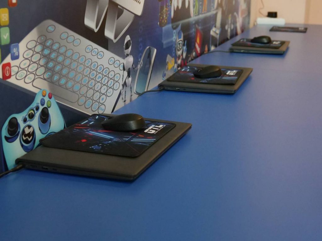 Клініка, приватна школа та суші-бар: у Кривому Розі бізнеси отримали сотні тисяч гривень грантів (фото)