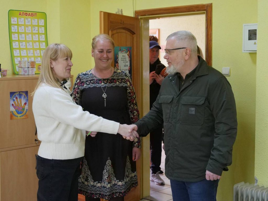 Клініка, приватна школа та суші-бар: у Кривому Розі бізнеси отримали сотні тисяч гривень грантів (фото)