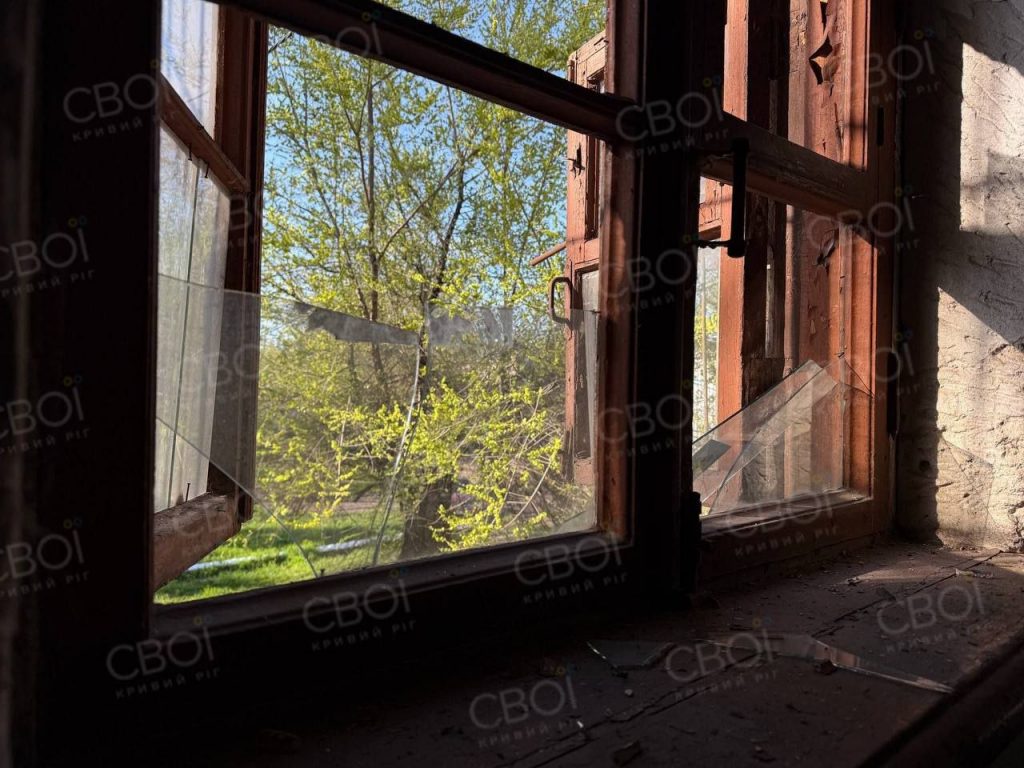 Фотофакт: Вікна у будинках після шахедної атаки у Кривому Розі