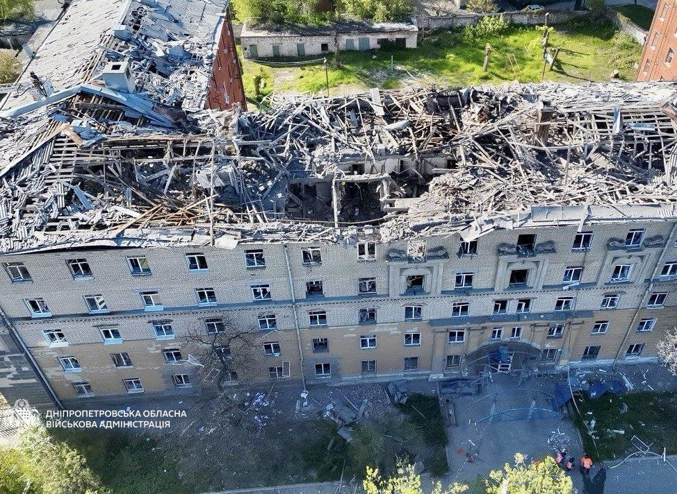 Ворог завдав удару по житловому кварталу Дніпра