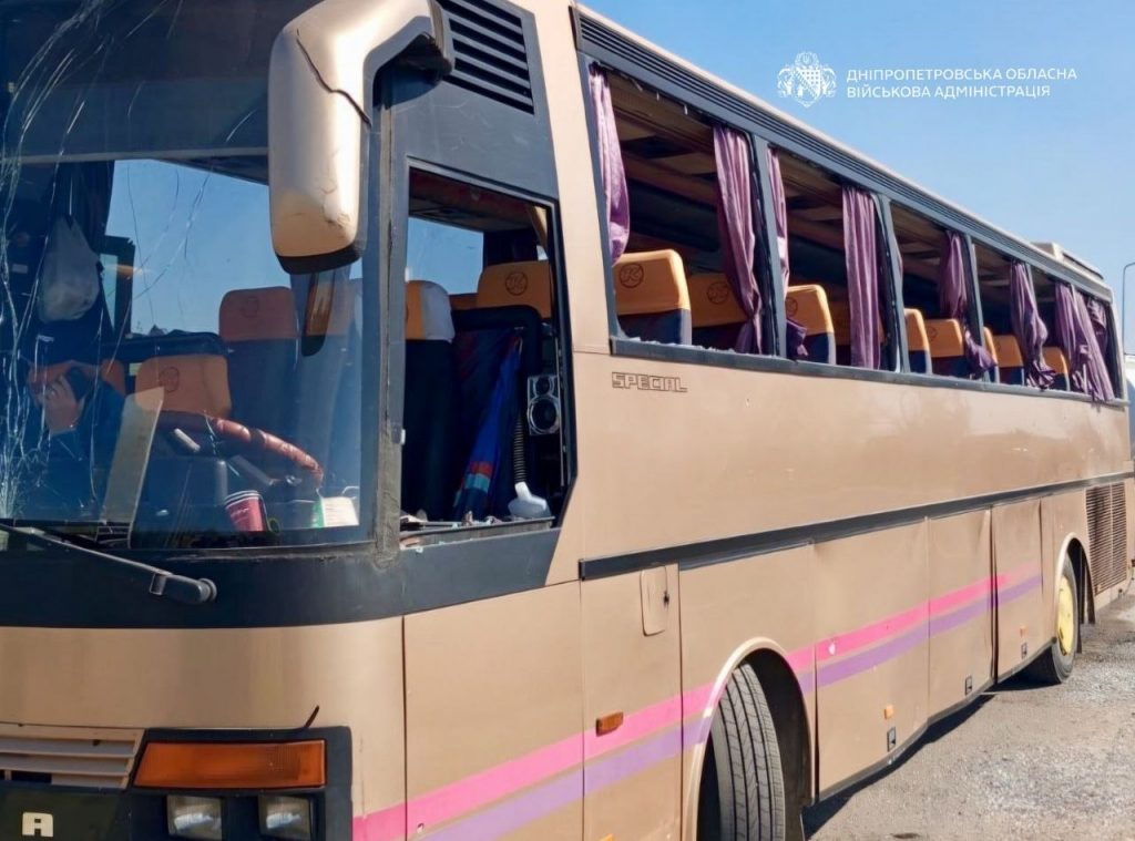 Ворог завдав удару по житловому кварталу Дніпра